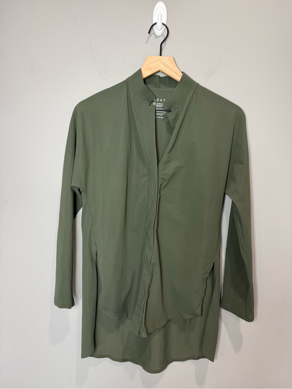 ADAY Something Borrowed Snap Front Shirt‎ XS Olive Technical Stretch Top